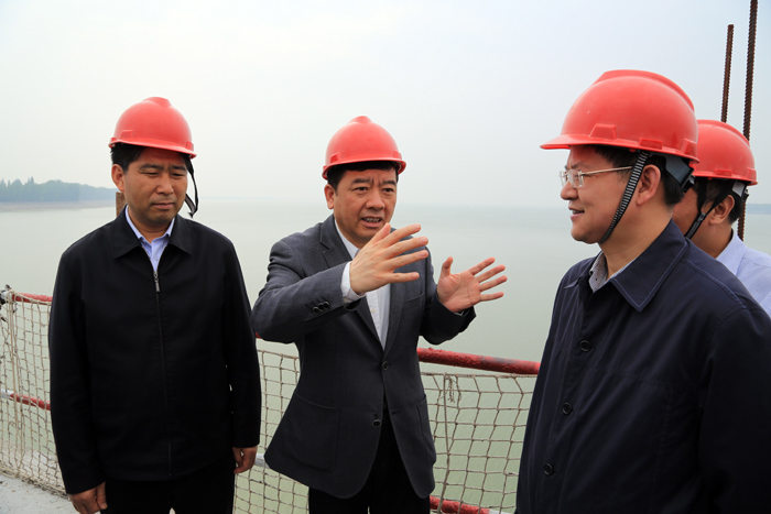 徐鳴要求在保證工程質(zhì)量的基礎(chǔ)上加快工程進(jìn)度